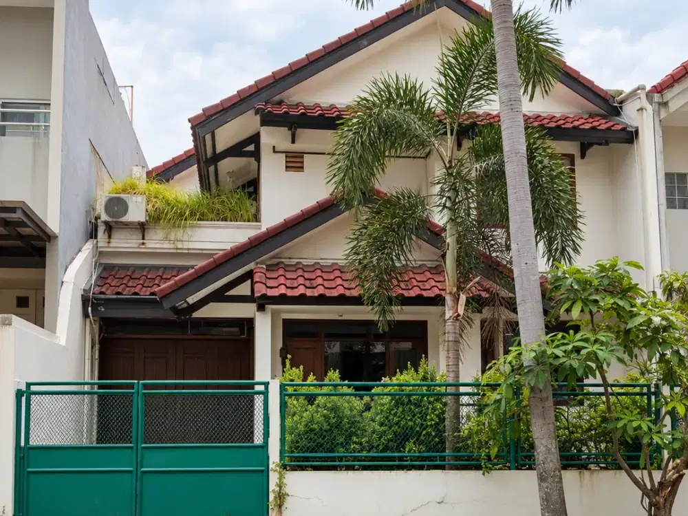 Dijual Rumah Taman Permata Buana, LT 180 m², SHM, Hadap Selatan