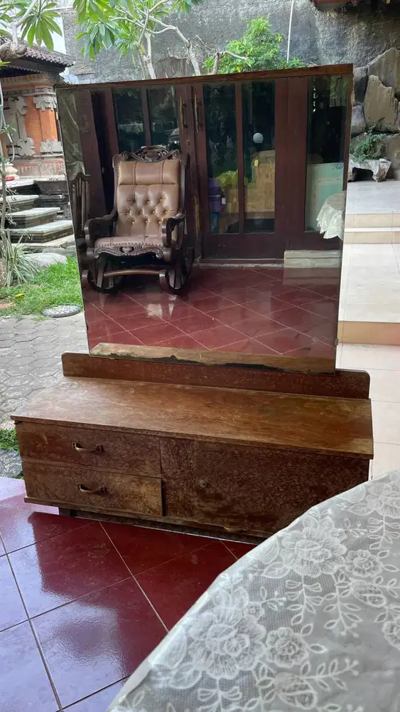 Jual Cepat Meja Rias Klasik Kayu Cermin Besar dan Laci