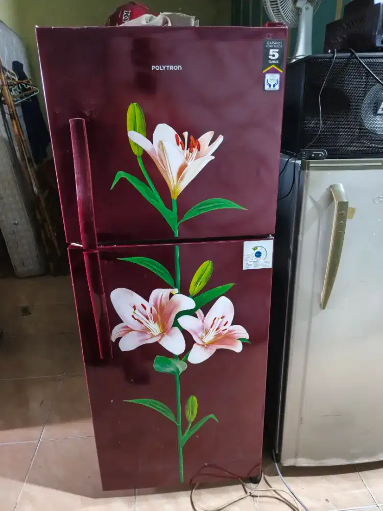Kulkas 2 Pintu Merk Polytron masih Original Pabrik