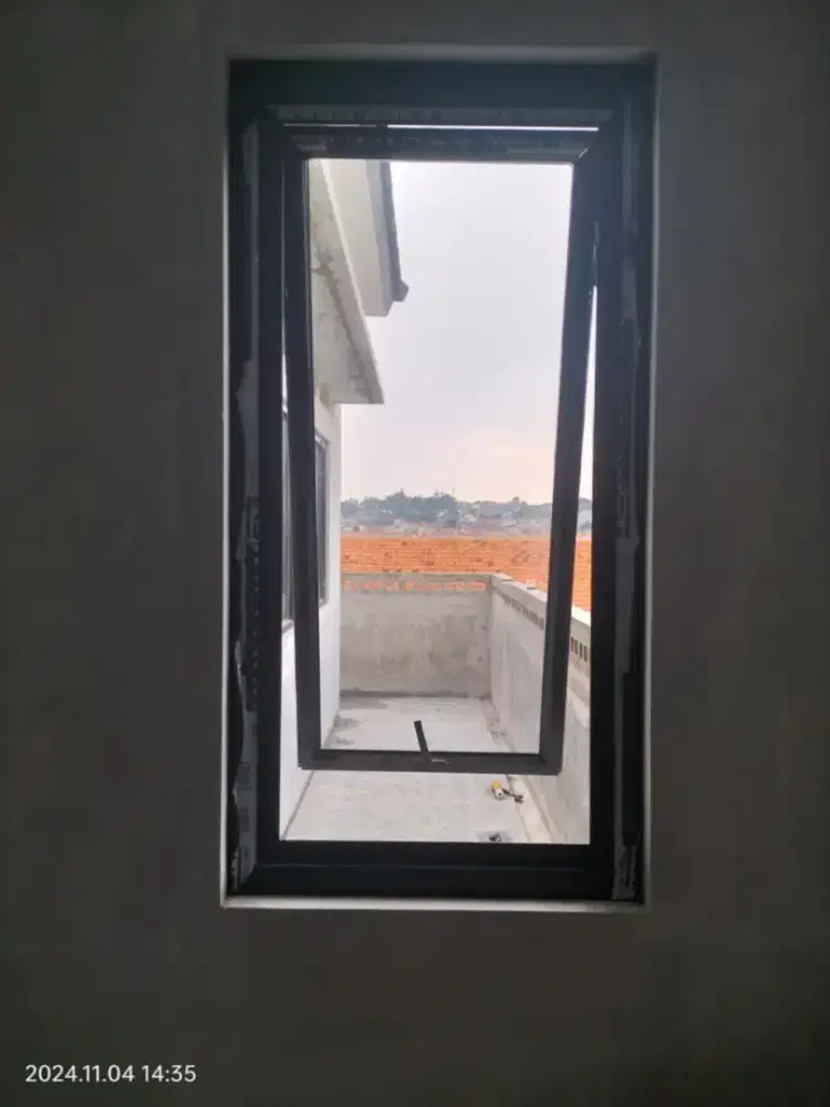 Siap memasang kusen pintu dan jendela aluminium