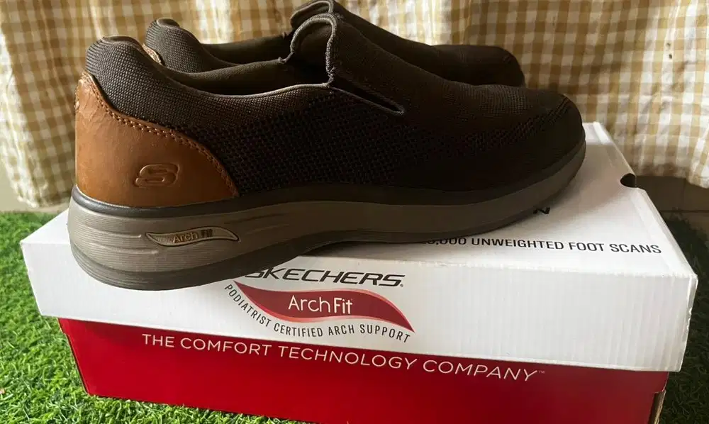 SEPATU SKECHERS ARCHFIT DARLO BRAYMER