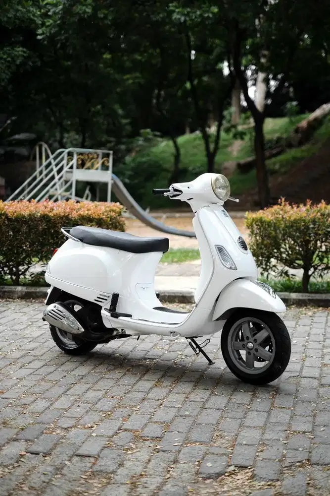 JUAL MURAH VESPA LX 150cc 2v PUTIH