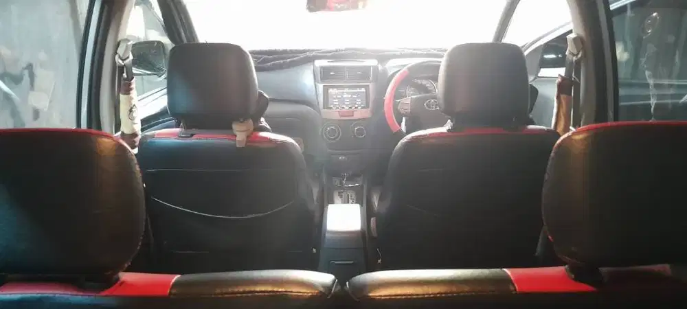 Jual butuh avanza veloz At 1,5. muluz . ats nama pribadi .pajak 2030