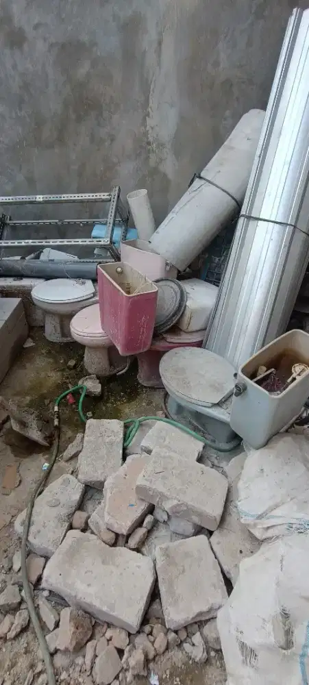 Jual Kloset duduk bekas ada 5 unit