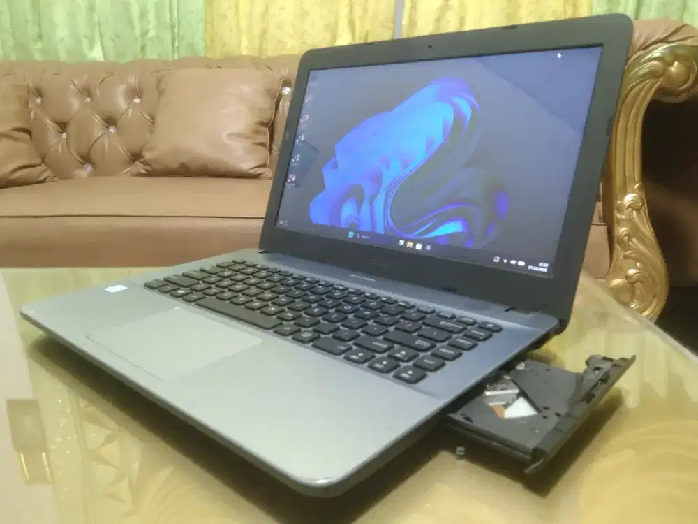 Laptop Anti Lelet ASUS Vivobook Core i3 Ram 8Gb drr4 Ssd 256Gb Mulus
