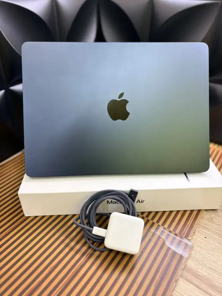 Macbook Air M2 8/512GB garansi panjang