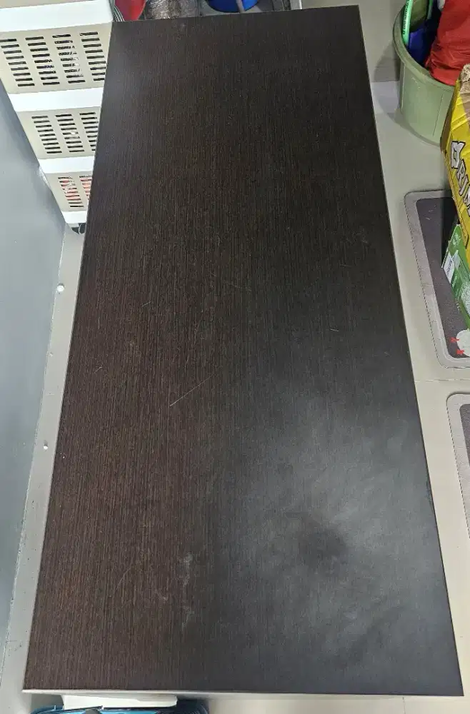 Meja kayu solit