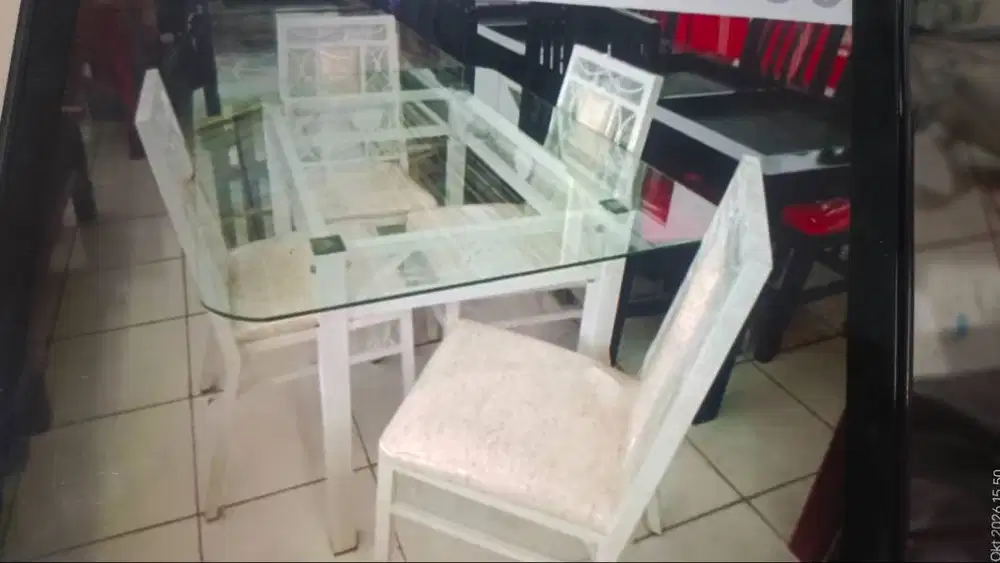 meja makan kaca persegi 4 kursi