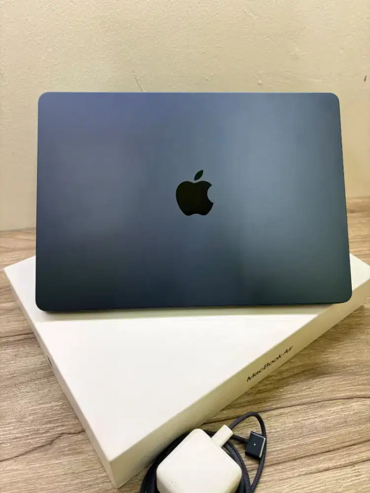 Macbook Air M2 8/512GB like new