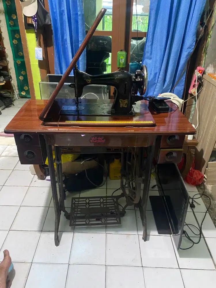 Mesin Jahit Meja Rumahan