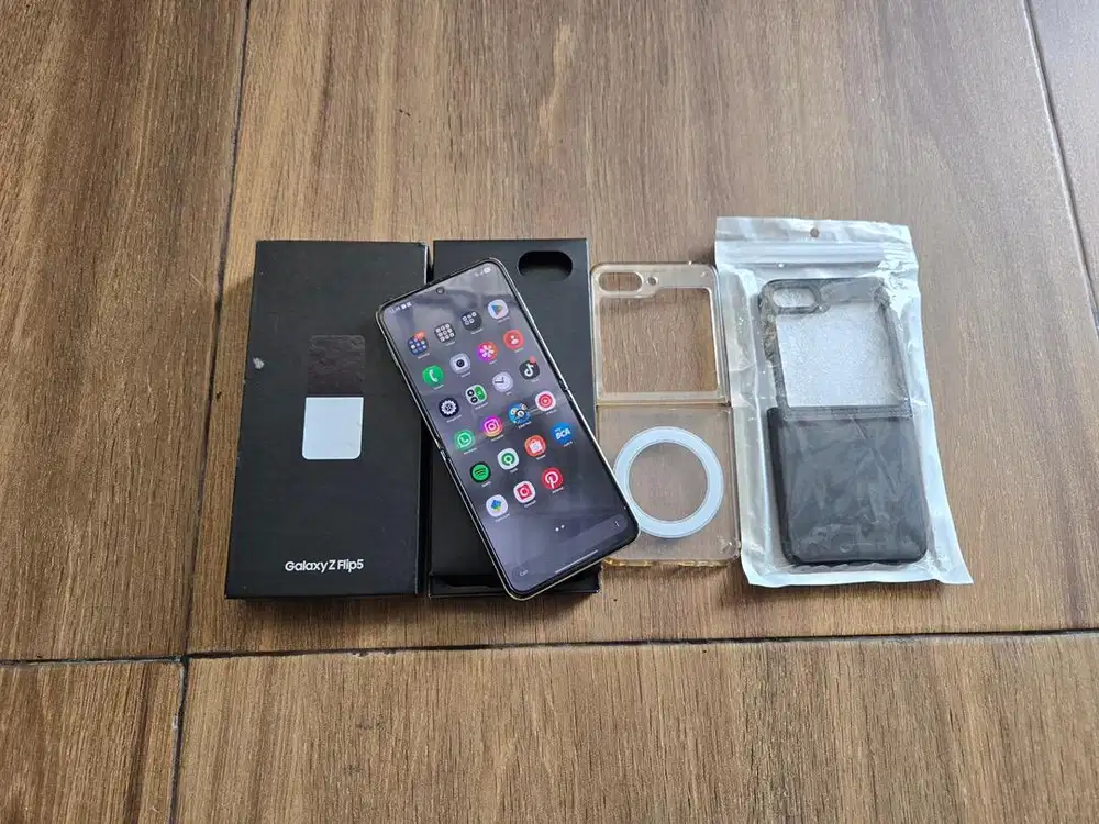 Samsung Galaxy Z Flip 5 8/256Gb SEIN