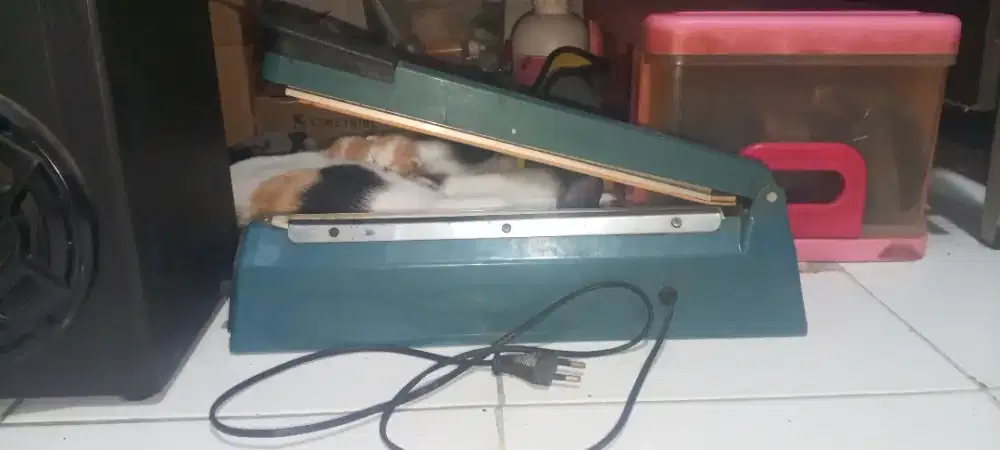 Mesin press sealer plastik