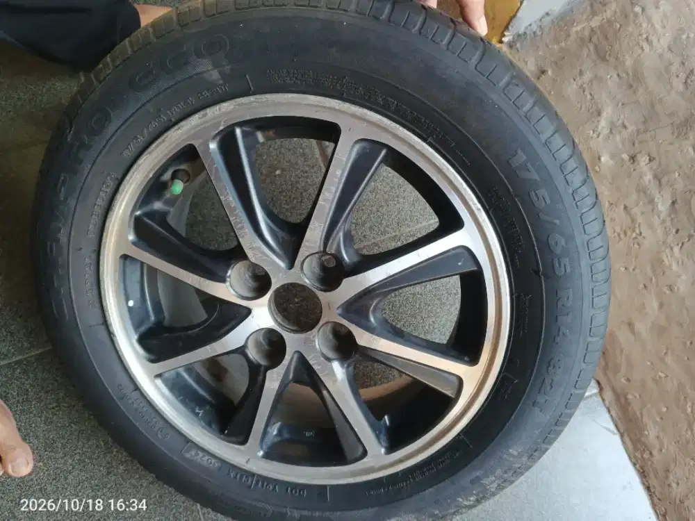 DIJUAL Velg Racing + Ban OEM Calya R14 175/65. PCD 4x100