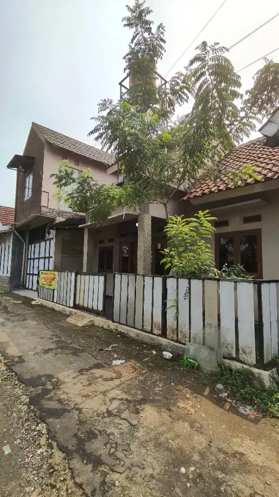 Rumah DIJUAL / DISEWAKAN  Akses dilewati angkot 15 EX Rumah Quran