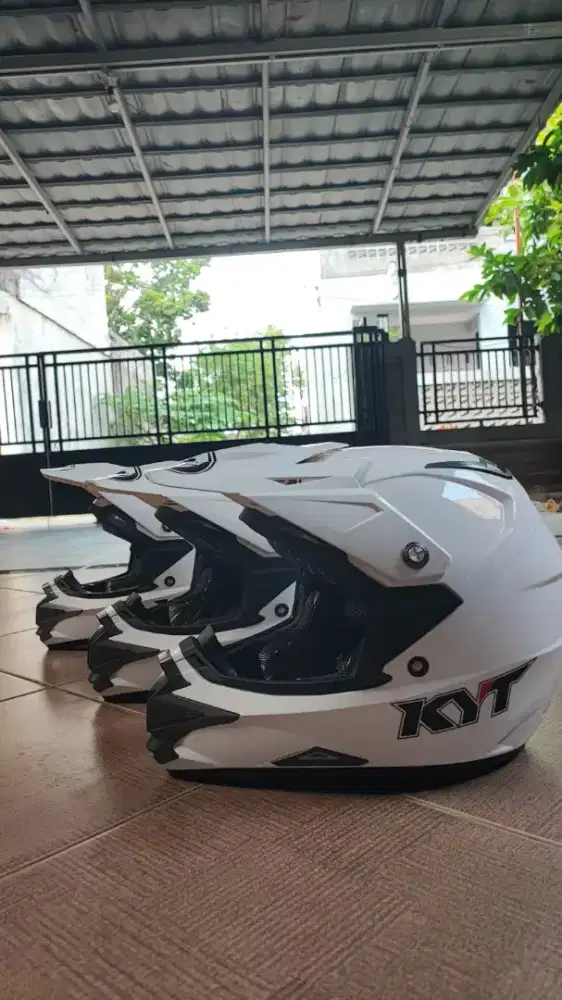 Kyt over solid white