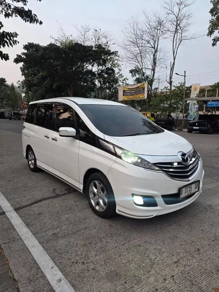 Mazda Biante sky active 2013
