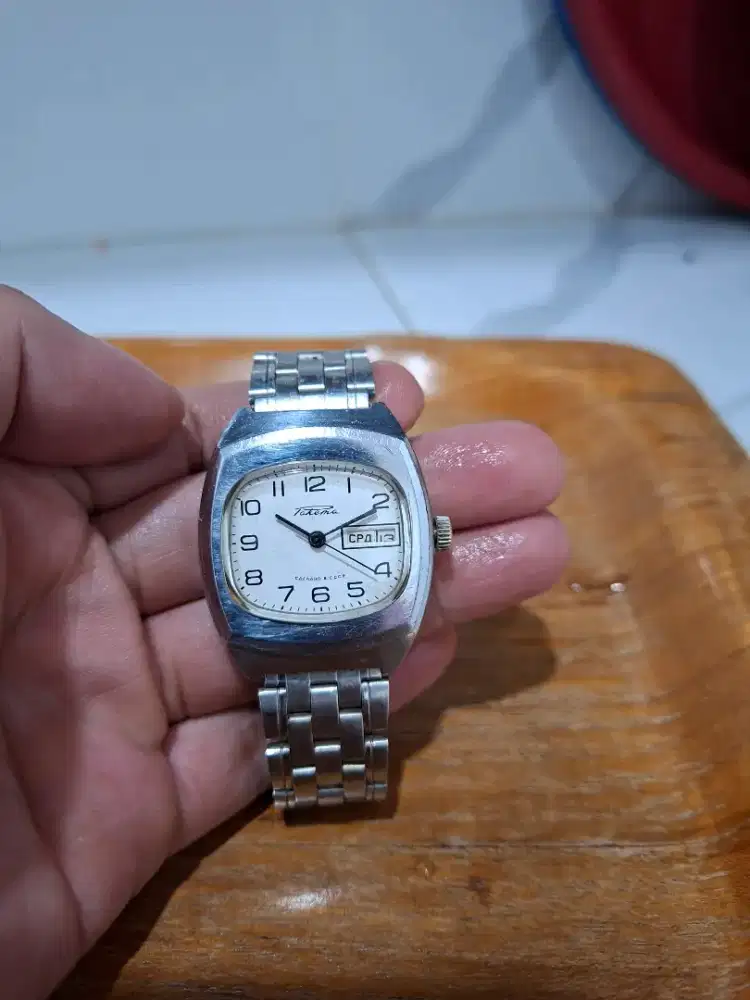 Jam Rusia RAKETA