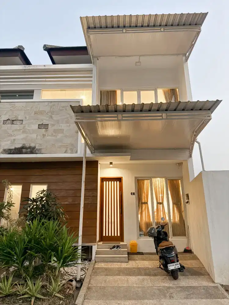 Rumah 3 lantai full furnished + Swimming Pool lokasi tengah kota batu