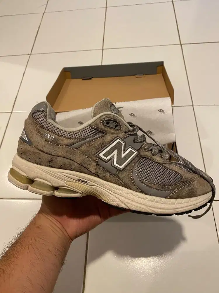 Sepatu New Balance 2002r