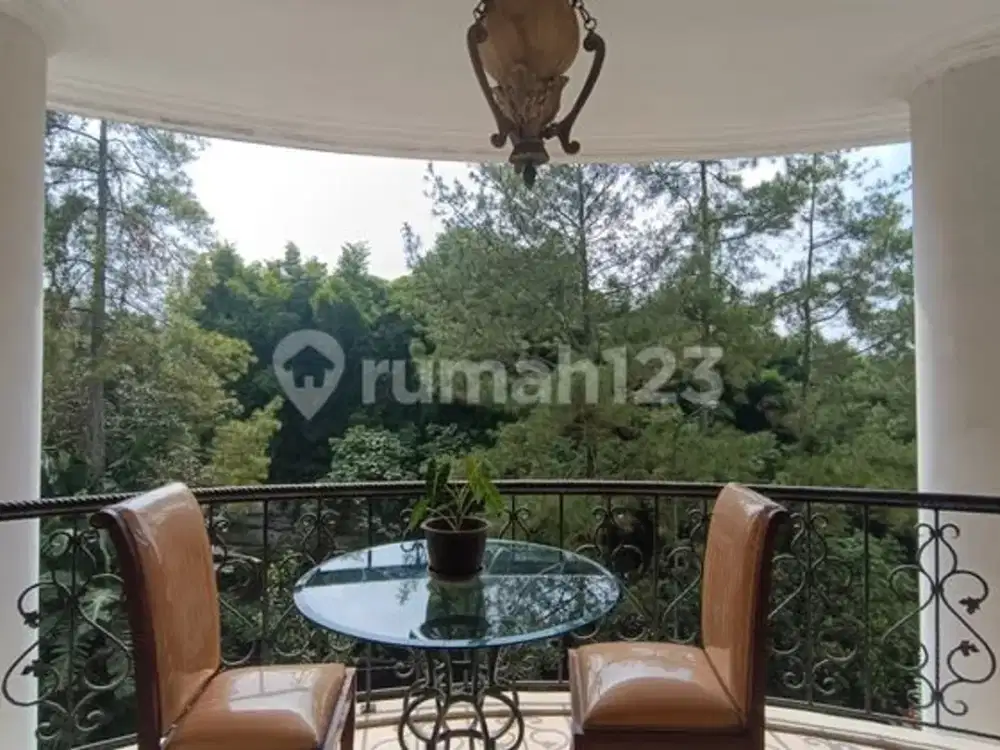 RUMAH KLASIK TERAWAT SIAP HUNI DI SETRADUTA DEKAT DARI PINTU GERBANG KOMPLEK DGN VIEW CANTIK