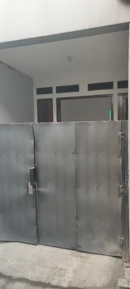 Disewakan Rumah 2 Lantai di Peninggaran - Jaksel