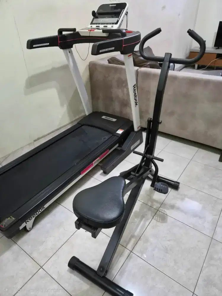 Treadmill full-size REEBOK JET 100 tipe RVJF 10121 BKBT & Power Rider