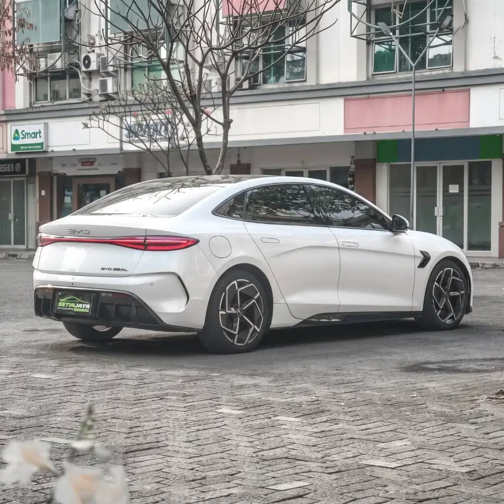 BYD Seal Premium 2024 Putih KM 22 Miles - EV Sedan Futuristic 230 kW,