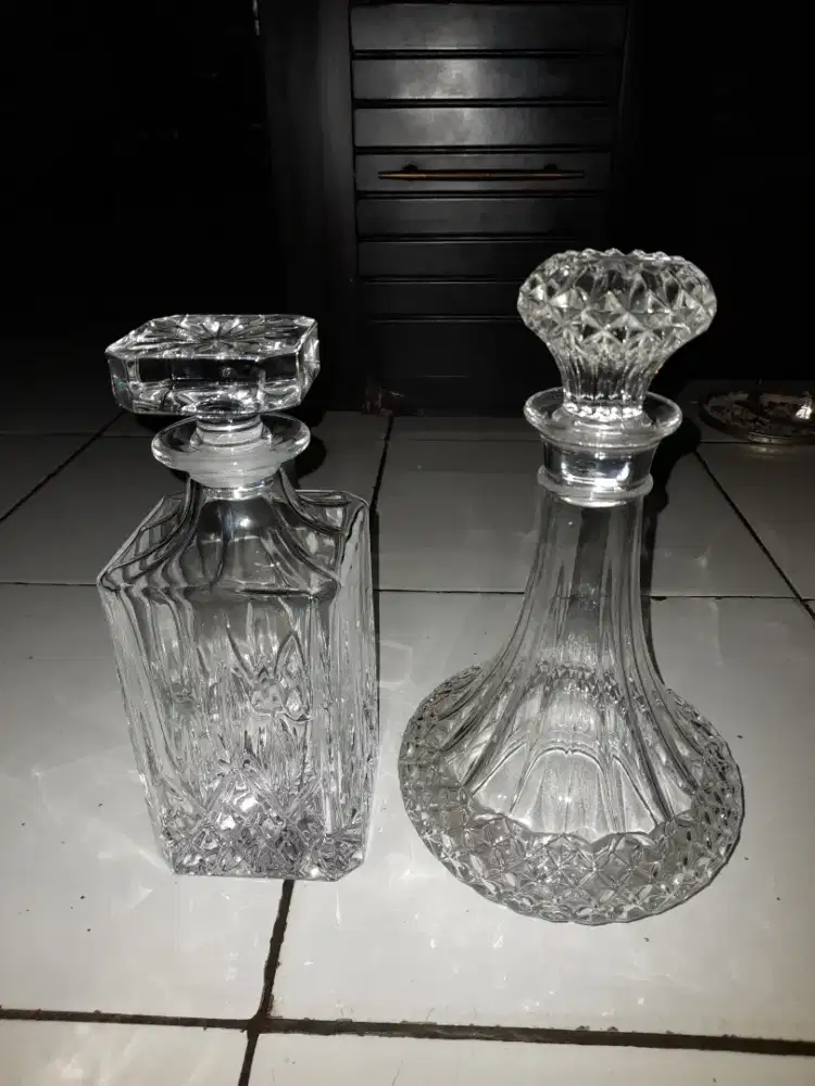 Aneka  perlengkapan kristal