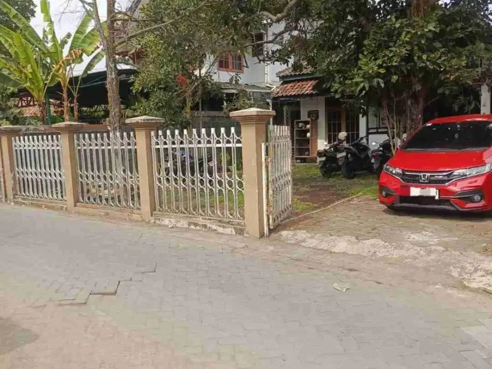 Rumah Asri Tanah Luas Di Condongcatur Dekat Pakuwon Mall, Kampus UGM & UPN