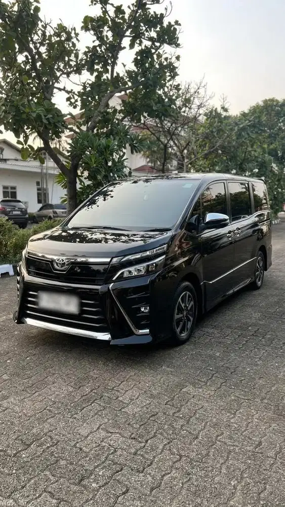 Voxy low kilometer