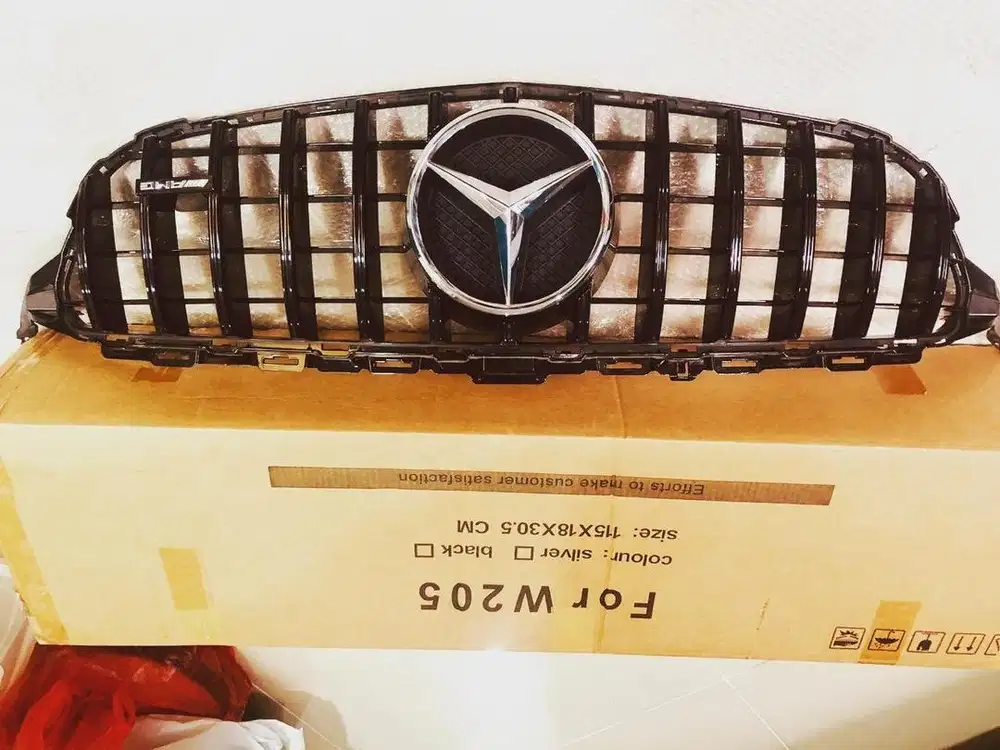 Grill depan Gtr include logo kaca Mercy w205