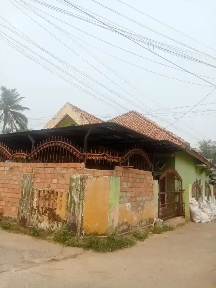 rumah griya sejahtera sukawinatan, Hoek, 2 rumah dijadikan 1