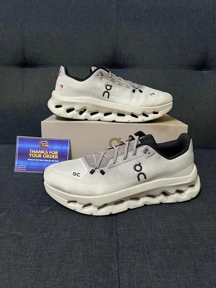Sepatu ON Cloudtilt Cinder Sand Size 44 Second Original
