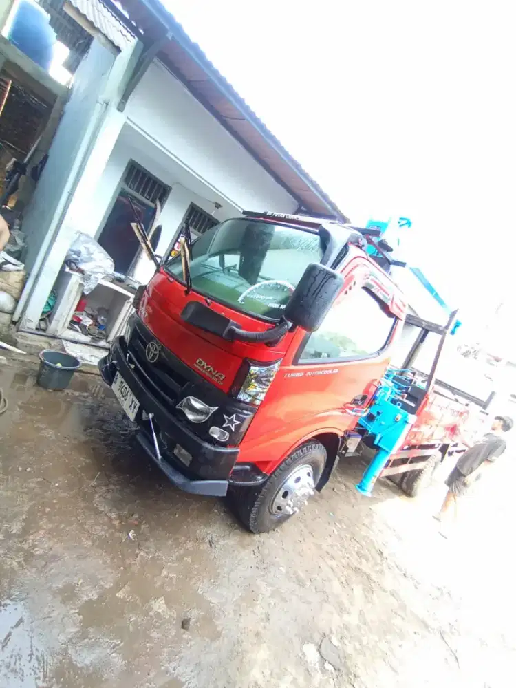 Dutro tahun 2015 Crane 3 ton 4 section