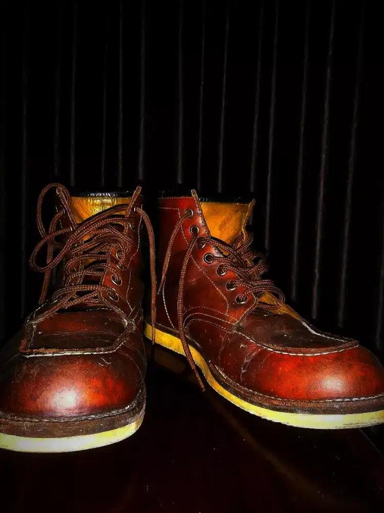sepatu red darknes