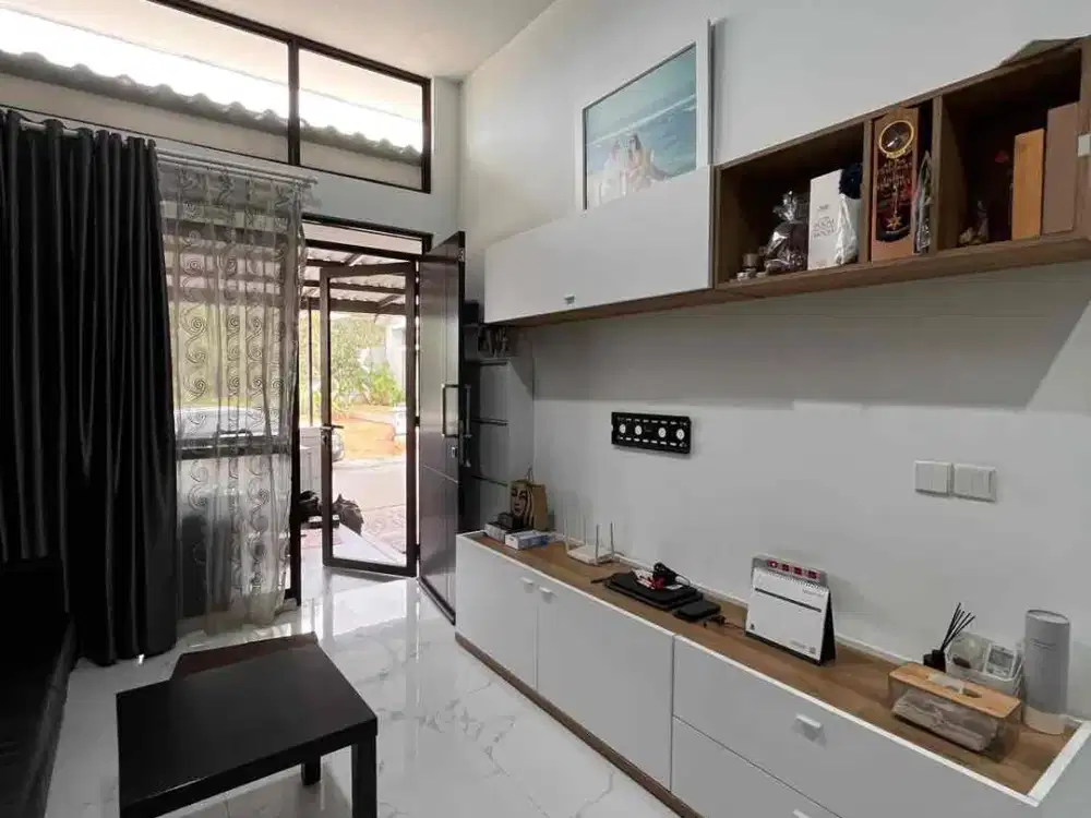 Jarang Ada! Rumah Hoeck dekat Taman Developer dengan view lepas dari Teras