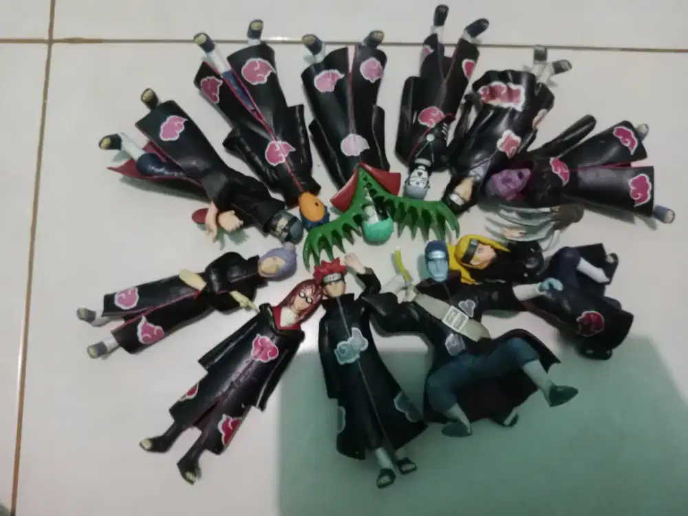 Action figure naruto dan akatsuki
