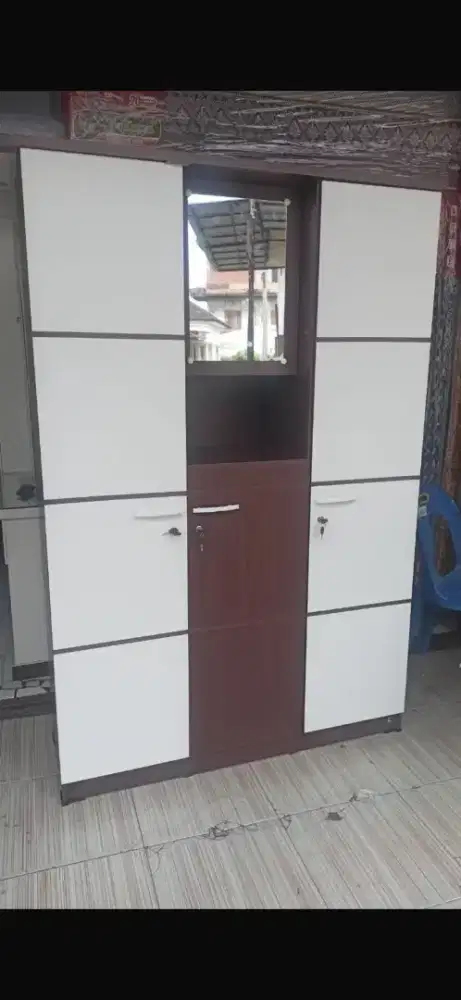 Dijual LEMARI 3 PINTU