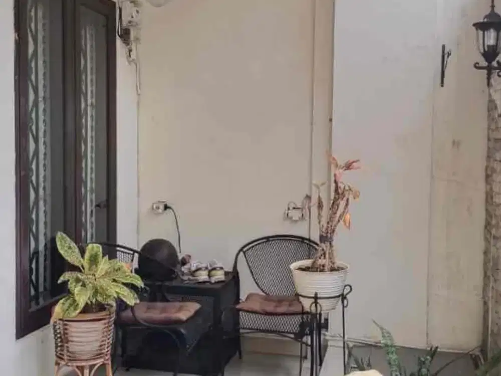 Disewakan rumah 3 lantai semifurnish siap huni di dwiwarna mangga besar jakarta barat