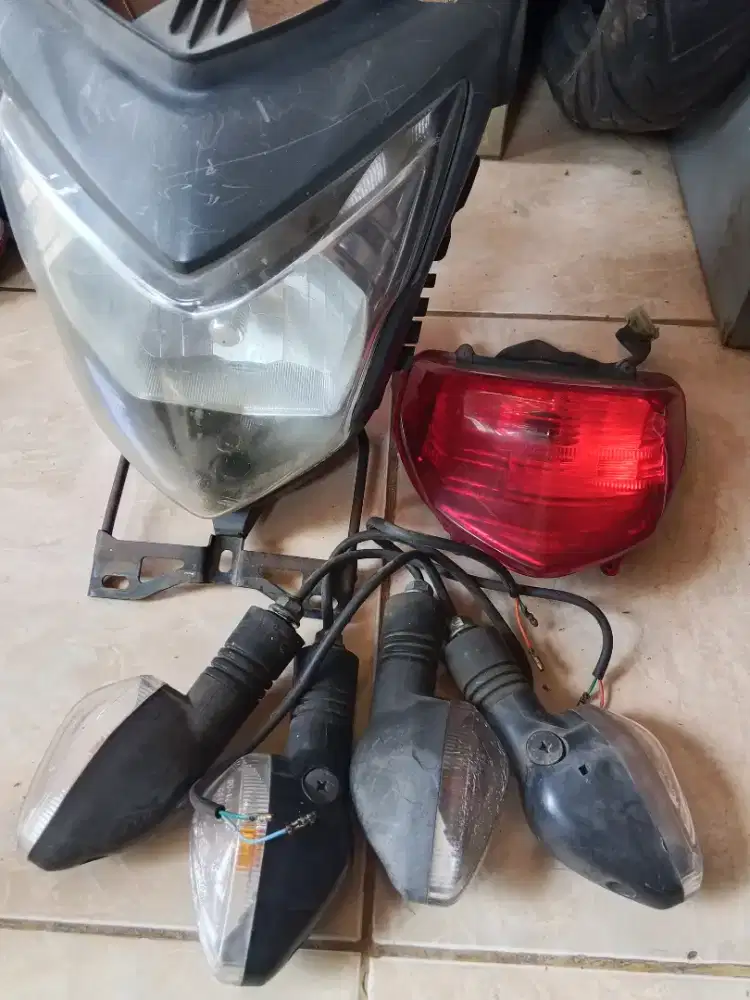 Headlamp Stoplamp dan Sein Honda CB150R Old StreetFire
