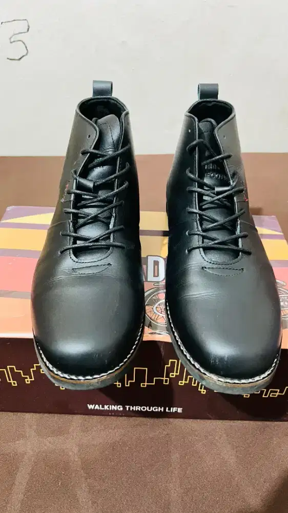 Sepatu Bradley ukuran 44