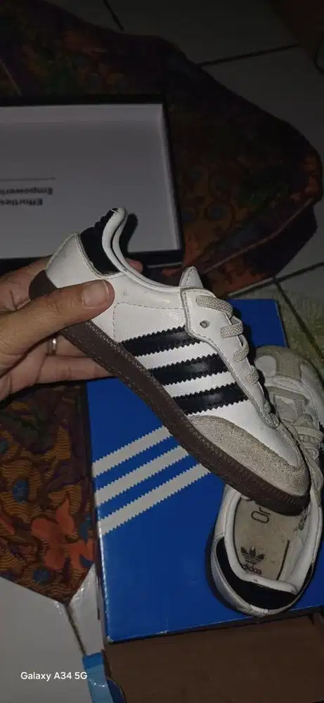 Sepatu adidas anak