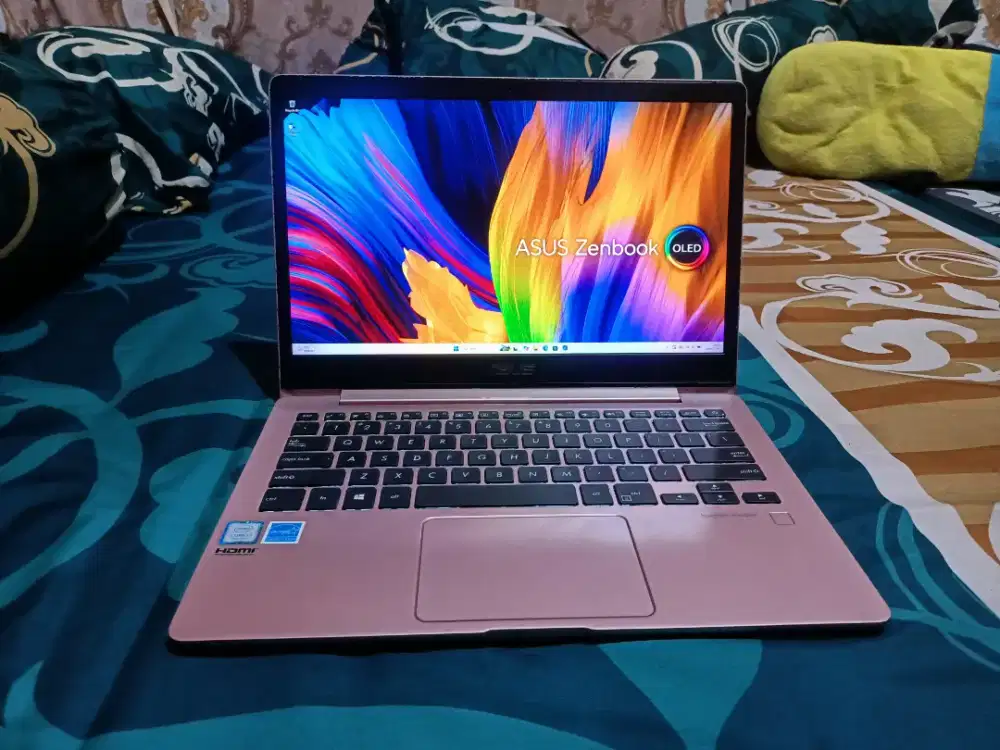 Asus Zenbook Core i7 8550 Ram 8Gb SSD 512GB Slim enteng