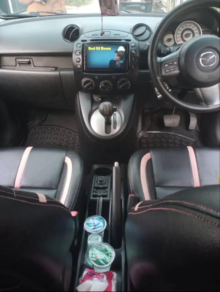 Di Jual mazda2 tahun 2011