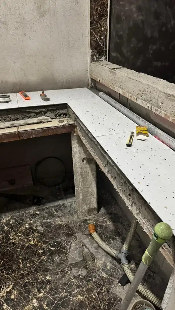 DIBUTUHKAN TUKANG BANGUNAN MAHIR PASANG GRANIT