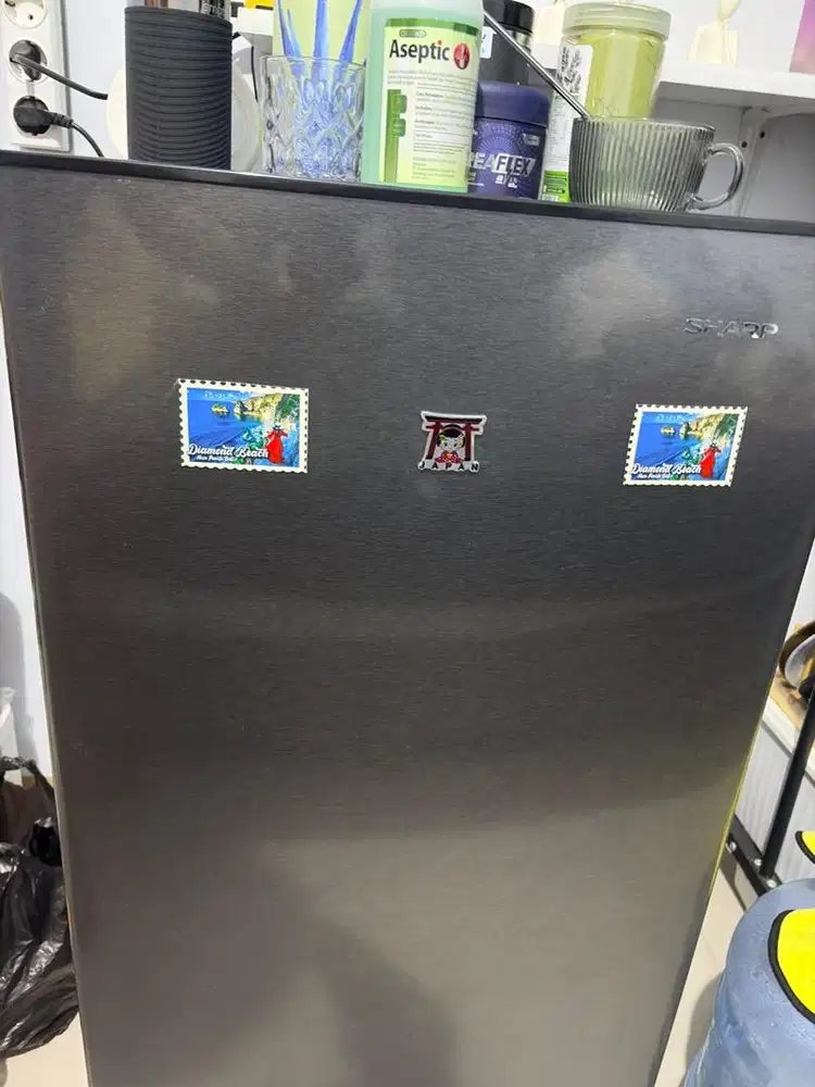 Sharp lemari es 1 pintu SJ-N162N-HS new kirei series