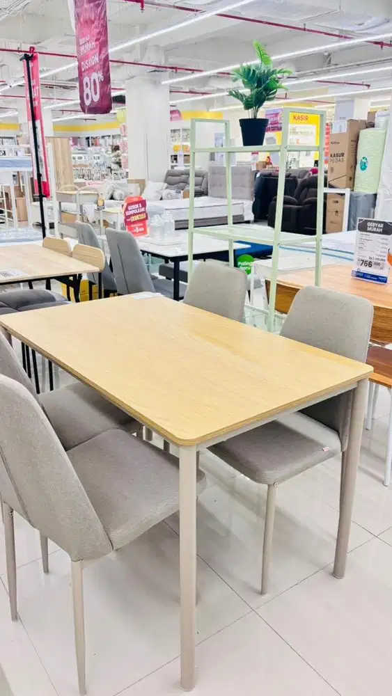 Moritz meja makan 4 kursi