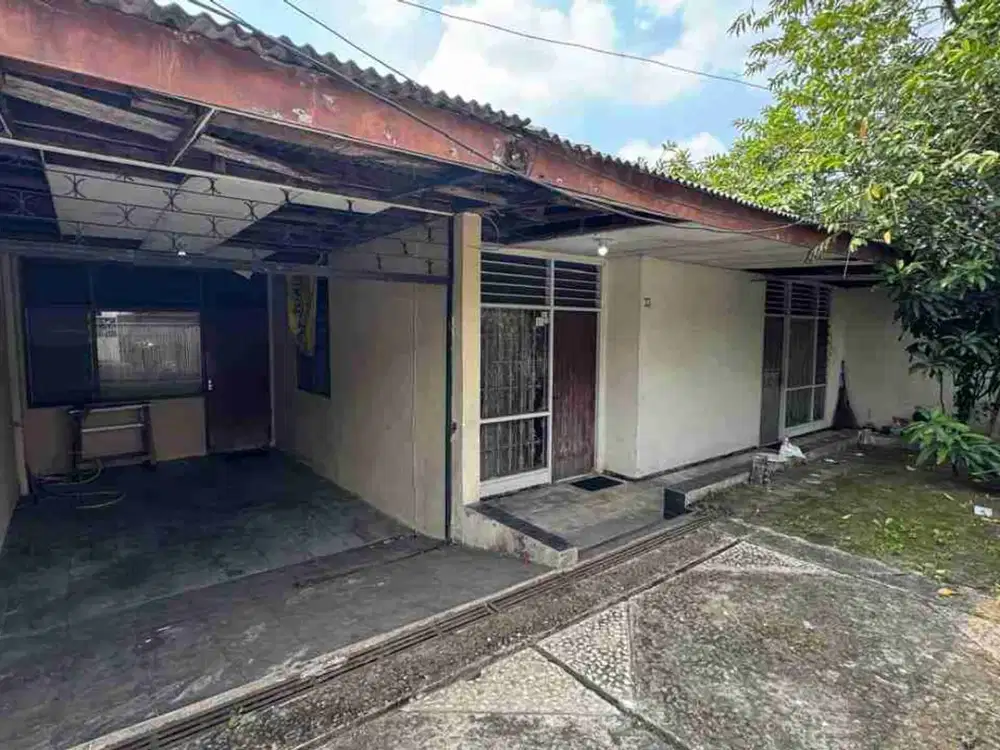 Dijual Tanah Bonus Bangunan 216 m² dalam Komplek Cirendeu Tangerang Selatan Perbatasan dengan Lebak Bulus Jakarta Selatan.