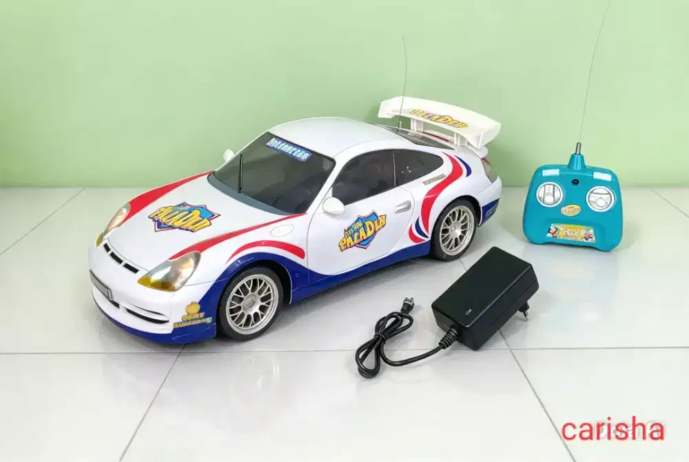 Mainan mobil remote besar