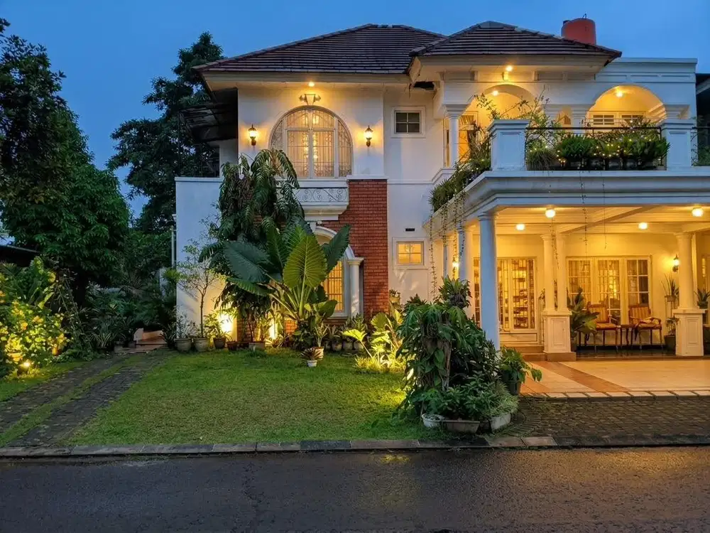 Dijual Rumah Halaman Luas Posisi Hook di Kota Wisata Cibubur